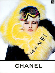 Lagerfeld_Chanel_Fall_Winter_94_95_03.thumb.png.dc7bf251d7dfaeacfa7df3d02ca9d2d1.png