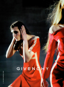 McDean_Givenchy_Fall_Winter_99_00_01.thumb.png.0322cec5fb4c0a00f1db7500bd989d55.png