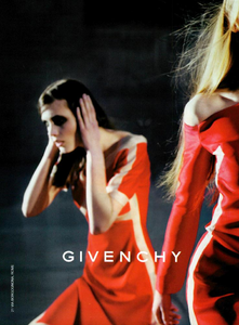 McDean_Givenchy_Fall_Winter_99_00_01.thumb.png.7d3f1aeed15dbfd8b4d6a9232f77cfe9.png