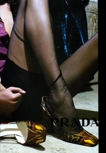Meisel_Prada_Fall_Winter_03_04_01.thumb.png.1cc8b3f07785e3f4e0edbc4ecd07739f.png