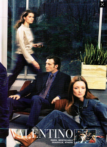 Meisel_Valentino_Fall_Winter_99_00_07.thumb.png.527badfcf5b0f2c4c05e22f3e83927f9.png