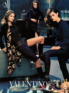 Meisel_Valentino_Fall_Winter_99_00_08.thumb.png.29babf7698bd6549cdefd48bbbf24d21.png