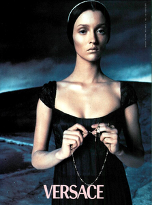 Meisel_Versace_Fall_Winter_98_99.thumb.png.6f1ab257ba36a176dfe19b38e9a808d6.png