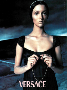 Meisel_Versace_Fall_Winter_98_99.thumb.png.de3e69a9f7df0b8bb235bda48a870bf2.png