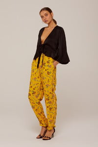 Mia-Top-Black-Fast-Lane-Pant-Yellow-2.jpg