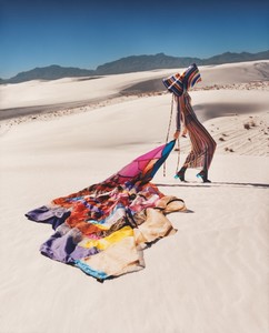 Missoni-Spring-Summer-2018-Campaign03.thumb.jpg.4a99b137e73a7cf9dbbd8ef7d556343b.jpg