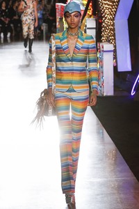 Moschino_0684.thumb.jpg.39064d0d01ee5c3a1537e05a6da0ae40.jpg