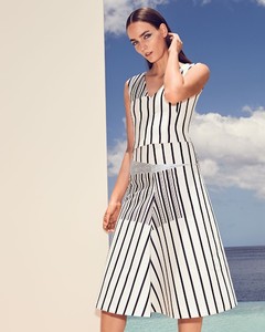 Neiman-Marcus-Resort-2018-Trends-Lookbook06.thumb.jpg.f7a5a8d6009279a13b3ef40a08561ac2.jpg