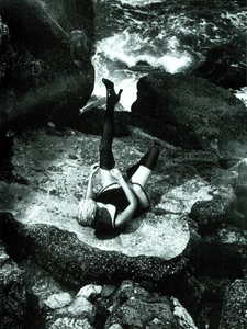 Newton_Krizia_Fall_Winter_94_95_02.thumb.png.481fa387907c6dfbe4ae35dfd6849f4c.png