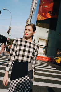 Nylon-Magazine-December-2017-Sophia-Skloss-Kate-Owen-13.thumb.jpg.23e5cc0239051de14661b44f77695388.jpg