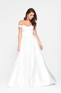 Oddette-White3.jpg