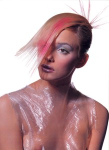 Penn_Vogue_US_April_1994_06.thumb.jpg.f5120f237d50199351f9137d79d1477a.jpg
