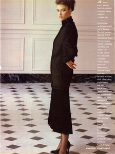 Piel_Vogue_US_October_1981_06.thumb.jpg.d0dc92032c9a374657b7a97fec84f129.jpg