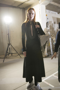 Proenza-Schouler-bks-V-RF18-4743.thumb.jpg.5d558348d06f9048de776faff10c3dd9.jpg
