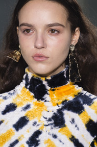 Proenza-Schouler-clp-RF18-7083.thumb.jpg.9a44f2187fd9a513fada423387ae3b77.jpg