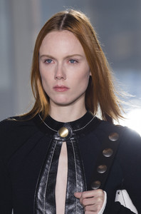 Proenza-Schouler-clp-RF18-7218.thumb.jpg.c159a75122eb78e8a9fd39d0f055d173.jpg