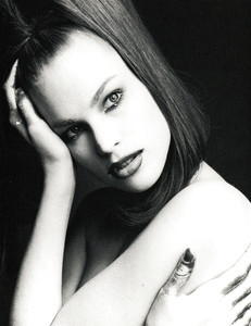 Saikusa_Vogue_Italia_December_1993_03.thumb.jpg.c6aead2c8cfe92bb76608500ea023a79.jpg