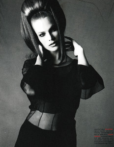 Saikusa_Vogue_Italia_December_1993_07.thumb.jpg.afe1fa84fd4e90065562349a09e0bb41.jpg