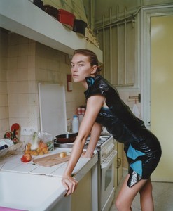 Self-Service-Magazine-January-2018-Arizona-Muse-Benjamin-Vnuk-3.thumb.jpg.583119f224052d595cb910a1aa778efa.jpg