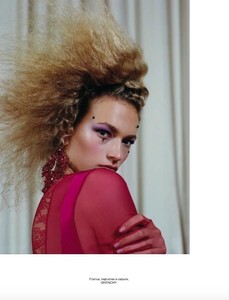 Sophia-Ahrens-by-Emelie-Hultqvist-for-Numero-Russia-December-2017-10.thumb.jpg.1a52654397e313e04d1f1c5e62f9d2e2.jpg