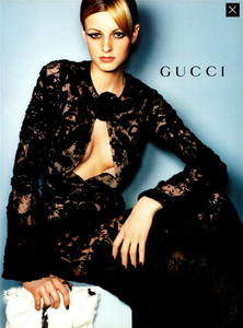 Testino_Gucci_Fall_Winter_99_00_02.thumb.png.10ab2687fff3412ae33c14c8df8f0ef7.png