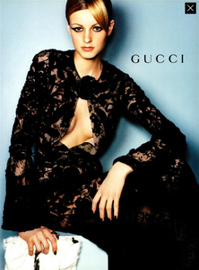 Testino_Gucci_Fall_Winter_99_00_02.thumb.png.d70ea79e0d92ccce60cff90fcf5e453a.png