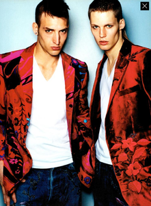 Testino_Gucci_Fall_Winter_99_00_04.thumb.png.5bd601170a5d37ee511e6944ffc6e7d7.png