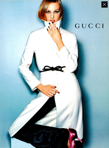 Testino_Gucci_Fall_Winter_99_00_06.thumb.png.2db2cb055360f7f4abb41555e9934702.png