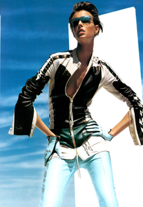 Testino_Roberto_Cavalli_Fall_Winter_03_04_04.thumb.png.56d24b74fc8ee4abf437baf8a48b4c7f.png