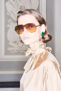 VB-Eyewear-SS18-2-683x1024.thumb.jpg.522d06257cd4c1e1bf19d8153bbb0a0a.jpg