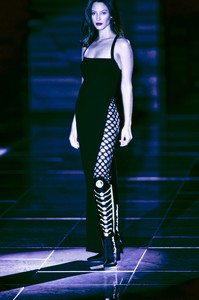 VERSACE-FALL-1993-RTW-38-CHRISTY-TURLINGTON-CN10047261.thumb.jpg.5e5637eac05b865b973d1c6c676468af.jpg