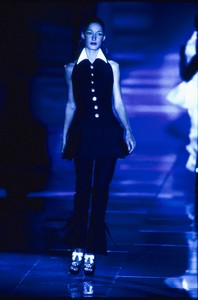 VERSACE-SPRING-1993-RTW-19-MARPESSA-HENNINK-CN10046280.thumb.jpg.6d0822215a5431ef6fbcfd1623cbc3c3.jpg