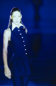 VERSACE-SPRING-1993-RTW-DETAIL-26-MARPESSA-HENNINK-CN10046281.thumb.jpg.b68ecc228b290a250e238c21ab79b1f5.jpg