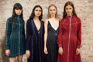 Valentino-resort-2018-backstage-fashion-show-the-impression-024.thumb.jpg.987a884b9cdce4875717f18dc68749d4.jpg