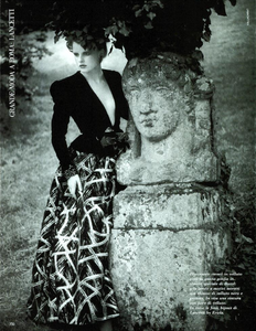 Vallhonrat_Vogue_Italia_September_1986_Speciale_14.thumb.png.4503040ee008c8381b191e79fc1c32a9.png