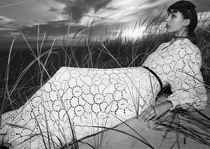Vogue-Arabia-December-2017-Nora-Attal-Emma-Summerton-2.thumb.jpg.3db85904fb23b7cbfca129e2b9c638a0.jpg