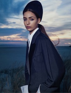 Vogue-Arabia-December-2017-Nora-Attal-Emma-Summerton-7.thumb.jpg.9aff5bd6eea6d15d35fdbe46ecf16c42.jpg