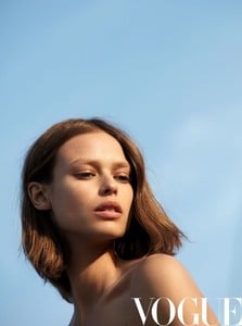 Vogue-China-February-2018-Birgit-Kos-Camilla-Akrans-6.thumb.jpg.73f0daa3e0110a27c6bc3f7daedc1c11.jpg