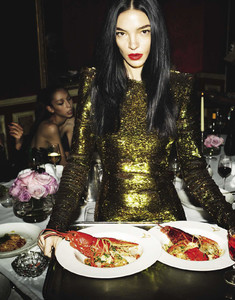 Vogue_Italia-Dec-2017-7.jpg
