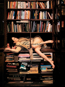 Walker_Blumarine_Fall_Winter_99_00_06.thumb.png.a74e2d4c90e98913a062babb82ea4d24.png