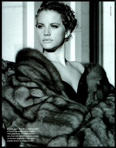 Watson_Vogue_Italia_September_1986_Speciale_05.thumb.png.0d90f76604543b01561309818d47f7dc.png