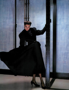Watson_Vogue_Italia_September_1986_Speciale_15.thumb.png.1b0c1a0ba896eace7659c06a625b84f8.png