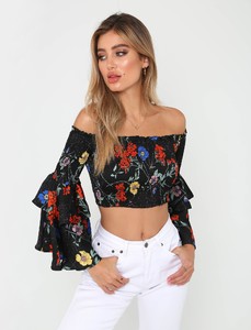 a7bc83bdb3073758fbae748092be55fb_veronica-ruffle-top-black-floral.jpg