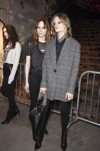alexander-wang-bks-c-rf17-6900.thumb.jpg.950b3e370ca8c888fb9a84717a7bb654.jpg