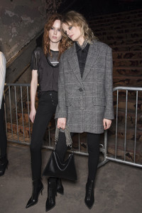 alexander-wang-bks-c-rf17-6904.thumb.jpg.52bf12753a4be0b7981b4579f9622eb4.jpg