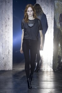 alexander-wang-rf17-3470.thumb.jpg.b052d023341e1d261b90cf9babe24d3c.jpg