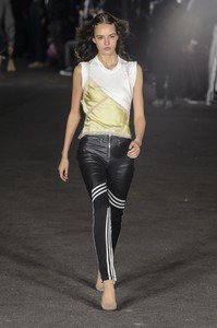 alexander-wang-rs18-2472.thumb.jpg.e125d98f1f186043c9b5b4ac5f1bc7f1.jpg