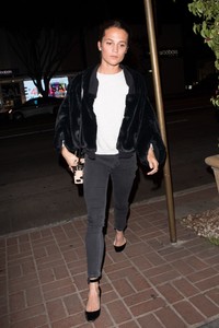 alicia-vikander-at-madeo-in-west-hollywood-2.thumb.jpg.a8d5ce98eb76378cd74af25cebaf8836.jpg