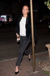 alicia-vikander-at-madeo-in-west-hollywood-5.thumb.jpg.14d6f552723491e8c09d2bc855e0f5bf.jpg