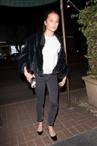 alicia-vikander-at-madeo-in-west-hollywood-6.thumb.jpg.00313b6ce7b577b92ec2aa1acd59aa04.jpg